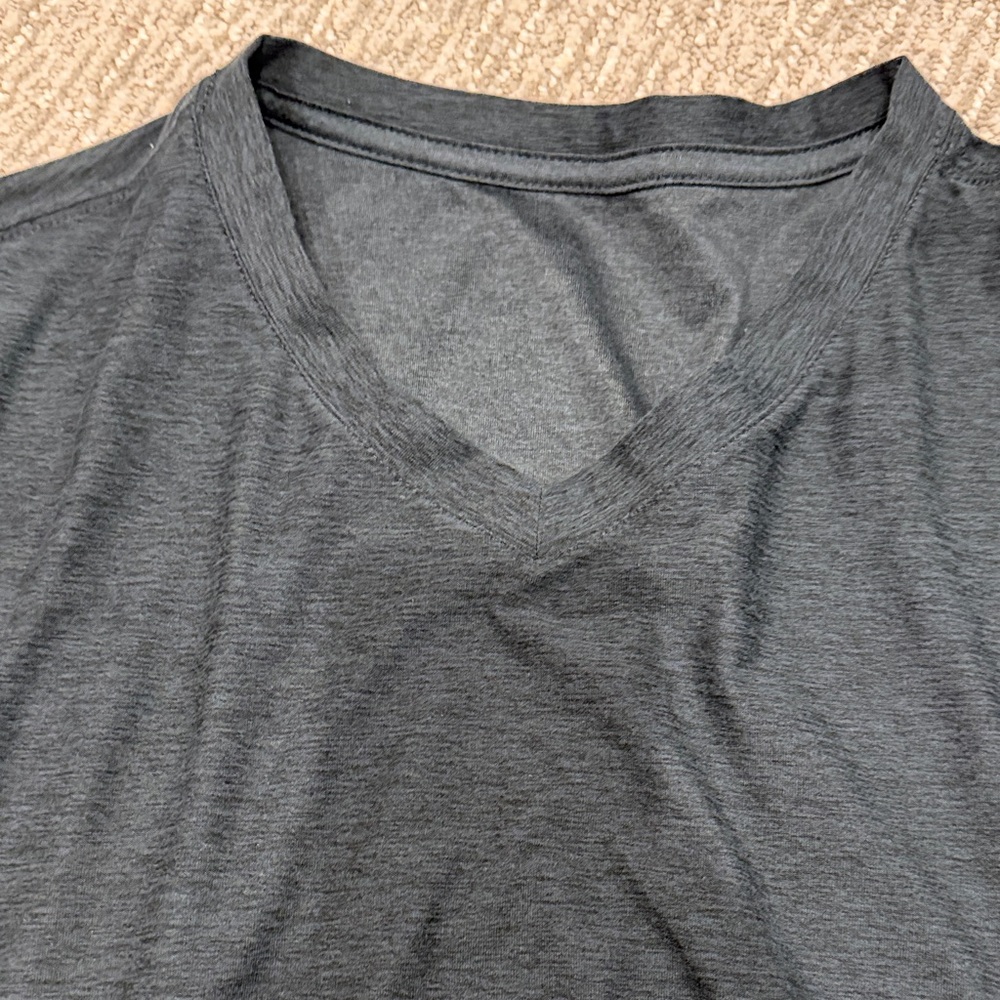 Vuori Men's Dark Blue V-Neck Tee - Picture 4 of 4